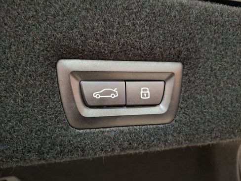 Used 2025 BMW i7 xDrive60 w/ M Sport Package RWD image 24