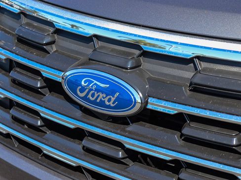 Used 2026 Ford Explorer Active RWD image 11