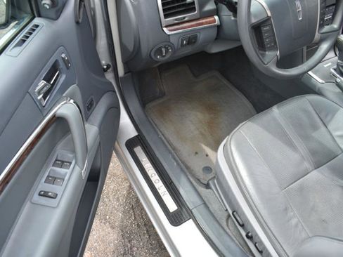 Used 2010 Lincoln MKZ FWD image 23