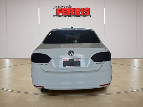 Used 2012 Volkswagen Jetta SE FWD image 4