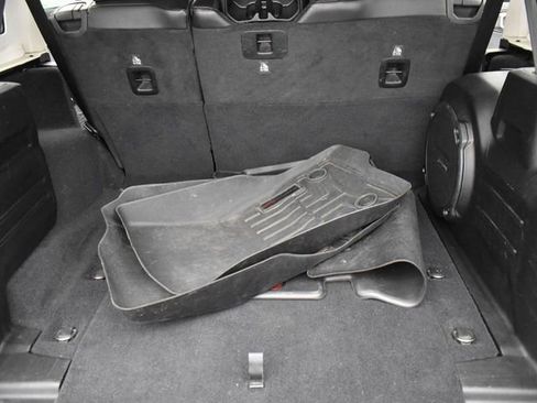 Used 2019 Jeep Wrangler Unlimited Sahara image 12