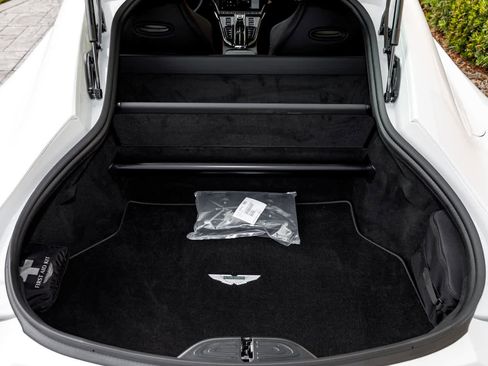 Used 2025 Aston Martin V8 Vantage Coupe image 58