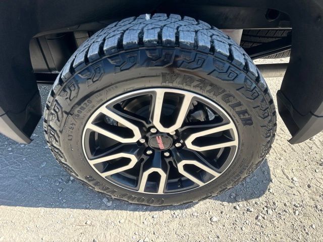 Used 2026 GMC Sierra 1500 AT4 w/ AT4 Premium Package AWD/4WD image 17