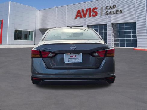 Used 2025 Nissan Altima 2.5 SV FWD image 7