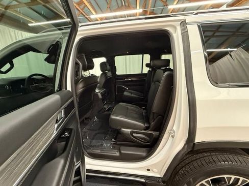 Used 2023 Jeep Wagoneer Series III w/ Preferred Equipment Group AWD/4WD image 21