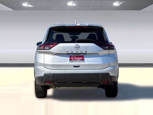 Used 2025 Nissan Rogue SV FWD image 9