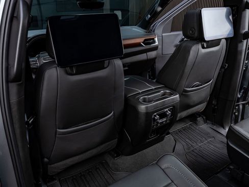 Used 2025 GMC Yukon Denali w/ Denali Reserve Package RWD image 32