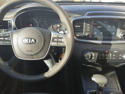 Used 2019 Kia Sorento LX image 22
