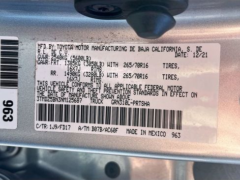 Used 2022 Toyota Tacoma TRD Off-Road w/ Technology Package AWD/4WD image 29
