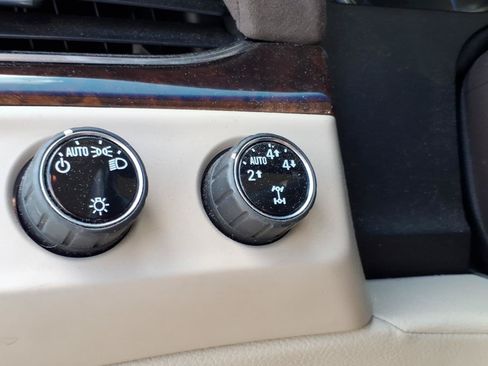 Used 2016 Cadillac Escalade ESV Premium AWD/4WD image 8