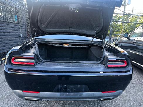 Used 2019 Dodge Challenger SXT RWD image 6