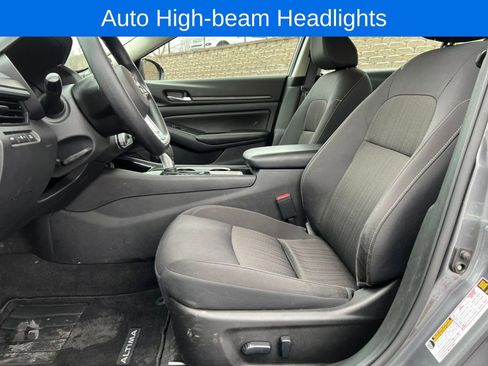 Used 2024 Nissan Altima 2.5 SV image 3