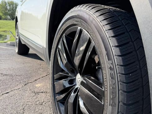 Used 2018 Volkswagen Atlas SEL Premium image 13