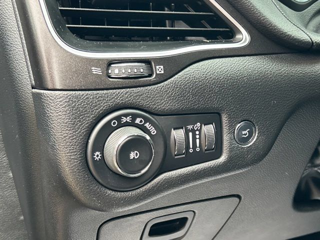 Used 2019 Jeep Cherokee Trailhawk AWD/4WD image 38