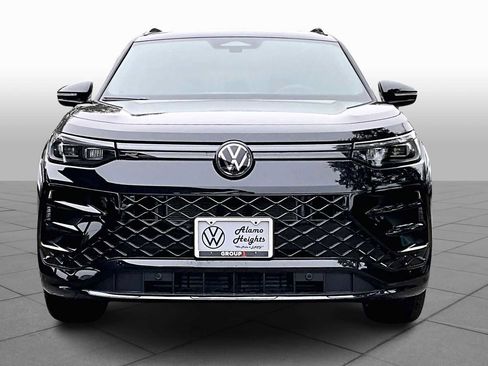 New 2026 Volkswagen Tiguan SE R-Line image 3