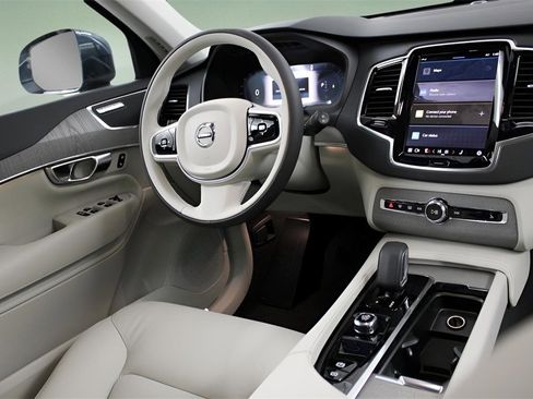 New 2025 Volvo XC90 B6 Plus w/ Protection Package Premier image 25