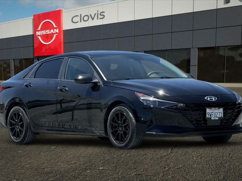 Used 2022 Hyundai Elantra SEL w/ Convenience Package FWD image 10