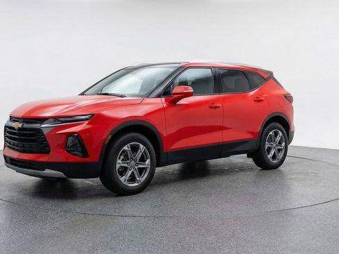 Used 2025 Chevrolet Blazer LT FWD image 3