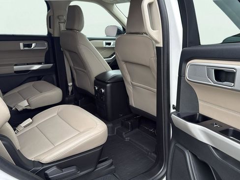 Used 2023 Ford Explorer Limited w/ Class IV Trailer Tow Package image 18