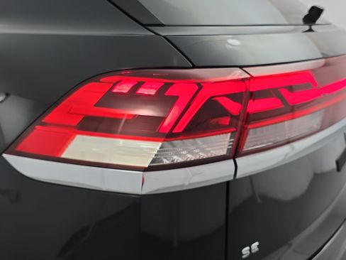 Certified 2024 Volkswagen Atlas Cross Sport SE AWD/4WD image 35