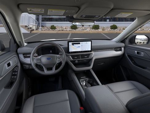 Used 2025 Ford Explorer Active w/ Active Comfort Package image 9