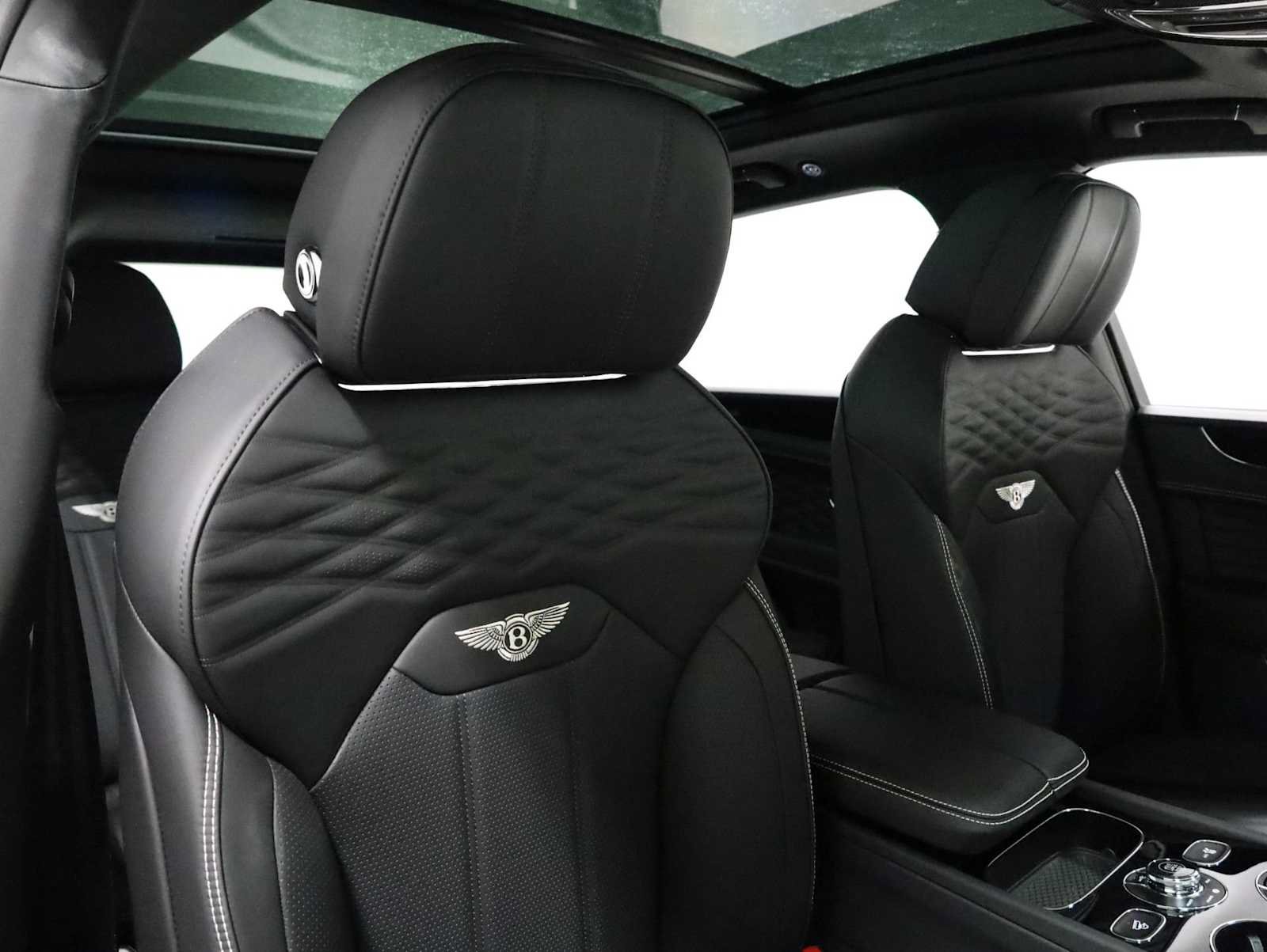 Used 2024 Bentley Bentayga AWD/4WD image 21