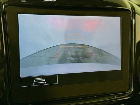 Used 2020 Chevrolet Traverse LT image 11