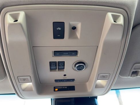 Used 2015 Cadillac Escalade Luxury image 27