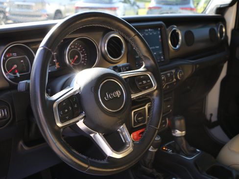 Used 2018 Jeep Wrangler Unlimited Rubicon AWD/4WD image 15