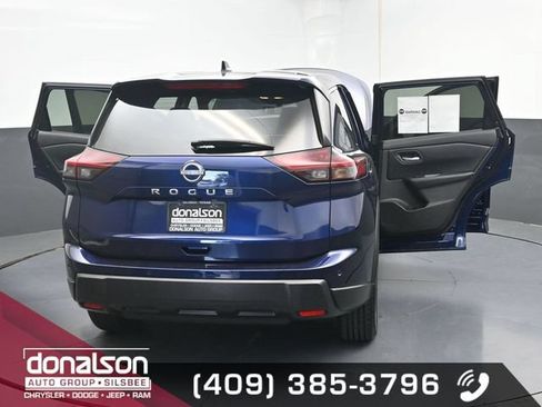Used 2025 Nissan Rogue SV FWD image 24
