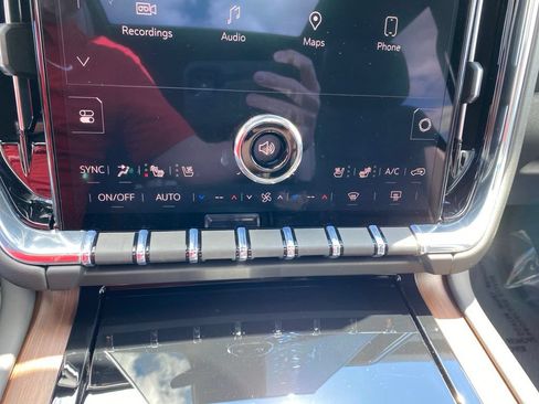 Used 2026 GMC Yukon Denali w/ Sun & Power Step Package AWD/4WD image 22