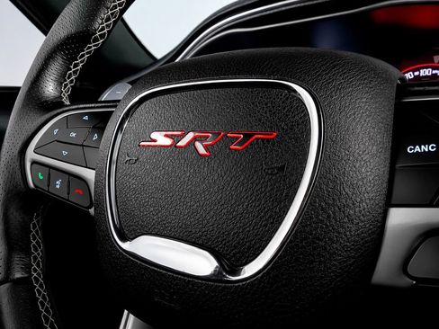 Used 2018 Dodge Challenger SRT Hellcat RWD image 31