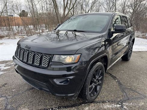 Used 2019 Jeep Grand Cherokee Altitude image 1