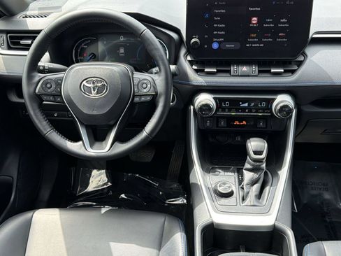 Used 2025 Toyota RAV4 XSE w/ Weather Package AWD/4WD image 29