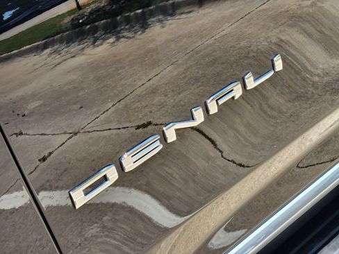 Used 2023 GMC Yukon Denali w/ LPO, Floor Liner Package AWD/4WD image 12