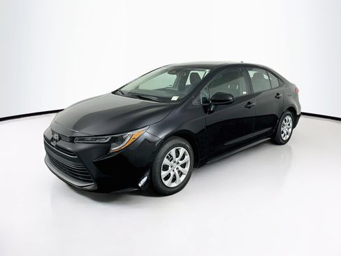 Used 2025 Toyota Corolla LE FWD image 3