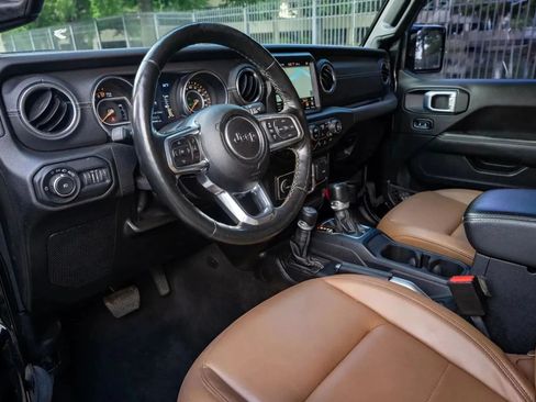 Used 2021 Jeep Wrangler Unlimited Sahara AWD/4WD image 10