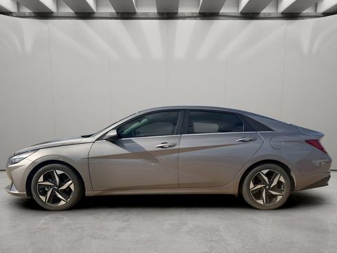Used 2023 Hyundai Elantra Limited FWD image 2