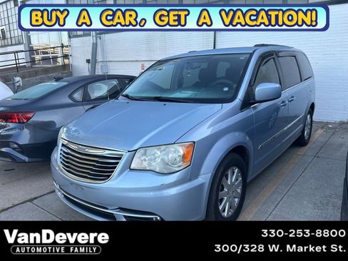 Used 2013 Chrysler Town & Country Touring FWD image 1