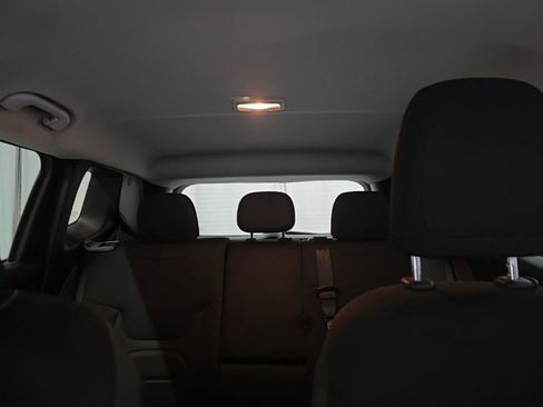 Used 2016 Jeep Renegade Latitude AWD/4WD image 22