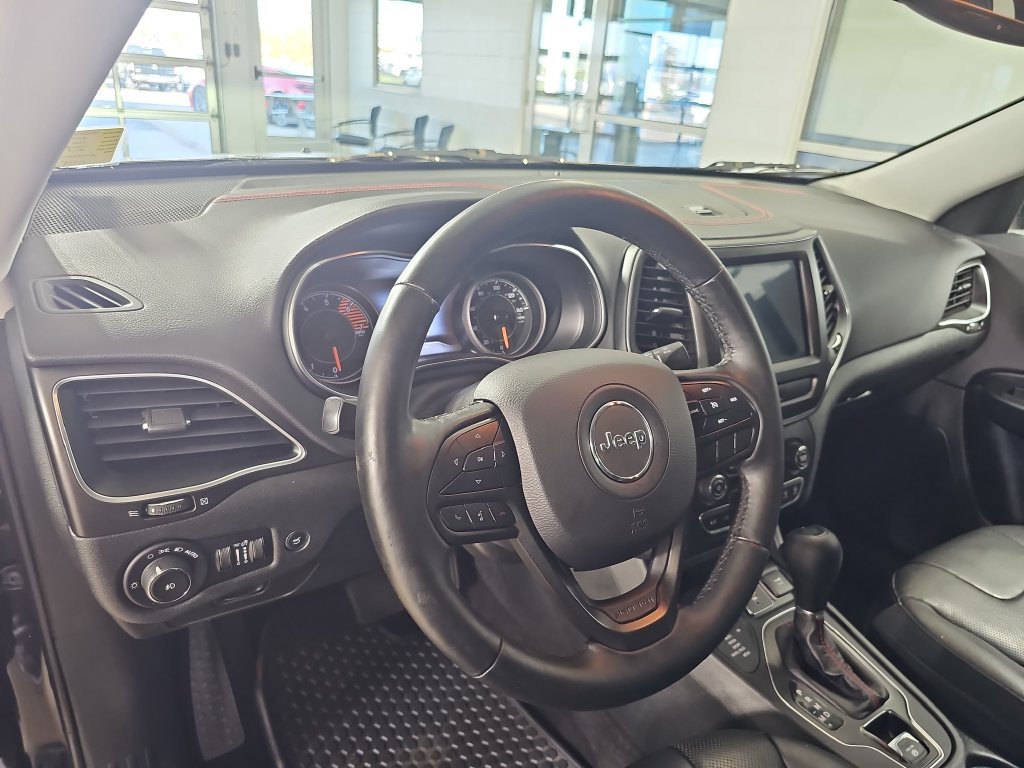 Used 2019 Jeep Cherokee Trailhawk AWD/4WD image 19