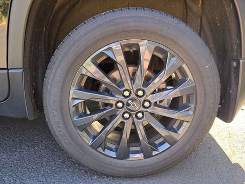Used 2023 Chevrolet Traverse RS AWD/4WD image 6