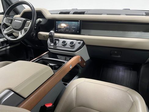 Used 2024 Land Rover Defender 110 S image 28