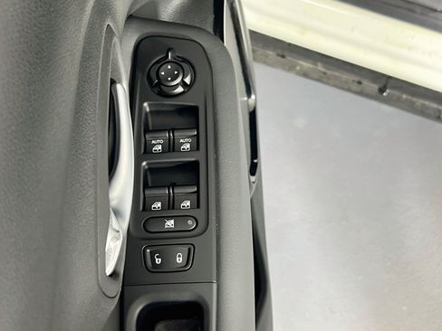 Used 2022 Jeep Renegade Altitude w/ Convenience Group AWD/4WD image 18