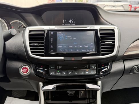 Used 2017 Honda Accord Touring image 13