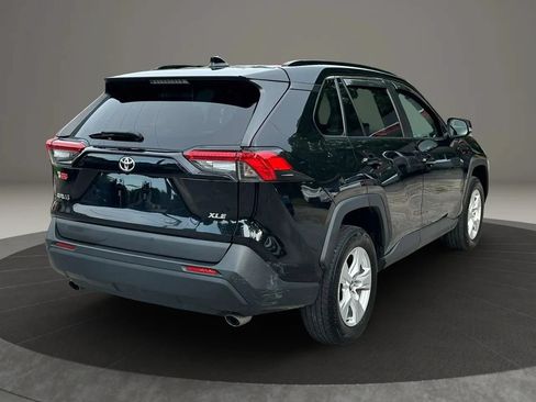 Used 2021 Toyota RAV4 XLE FWD image 3