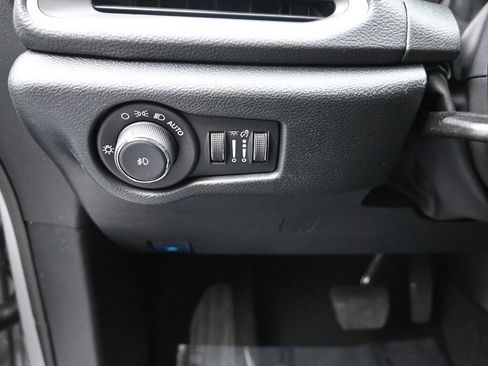 New 2026 Chrysler Pacifica Select image 13