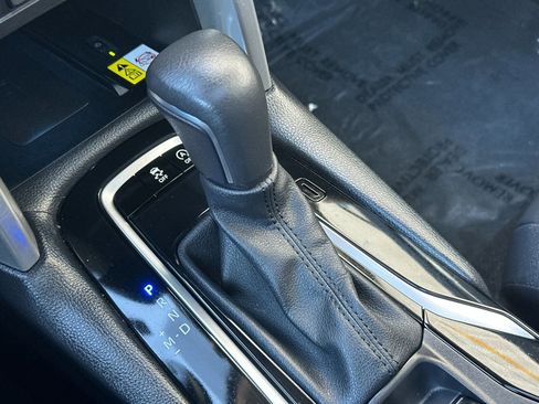 Used 2023 Toyota Corolla Cross XLE w/ Convenience Package AWD/4WD image 25