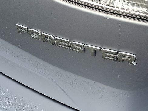 Used 2023 Subaru Forester Premium image 31