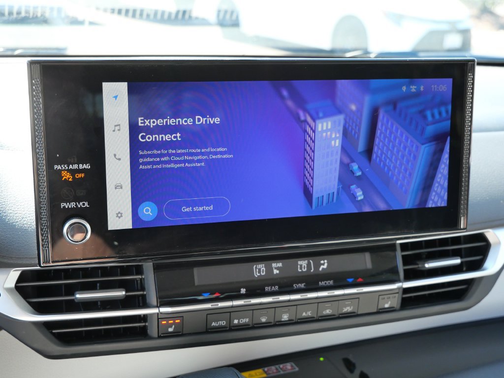 Certified 2026 Toyota Sienna XLE FWD image 17